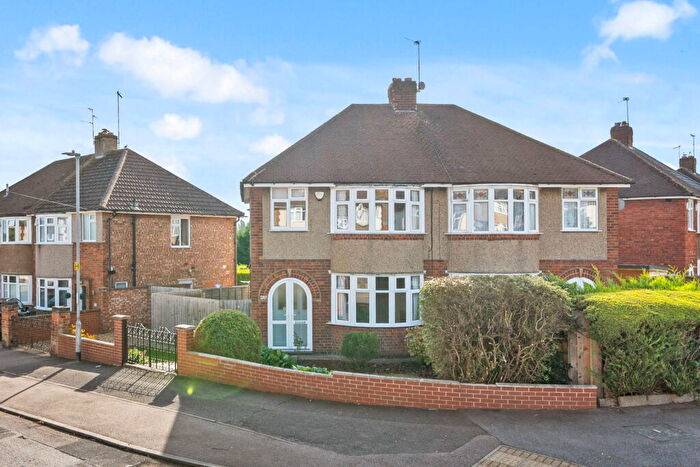 3 Bedroom Semi-Detached House For Sale In East Avenue, Kettering, NN15