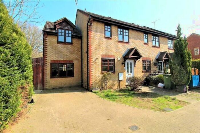 3 Bedroom House To Rent In Dunsford Close, Swindon, SN1