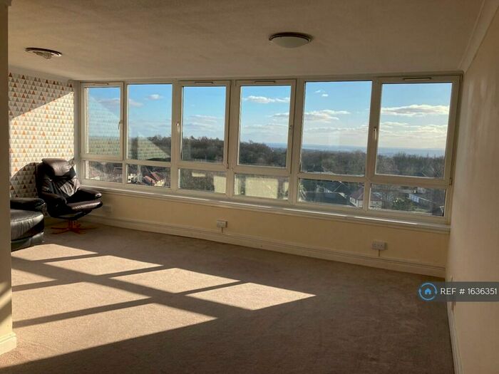 2 Bedroom Flat To Rent In Ingledew Court, Leeds, LS17