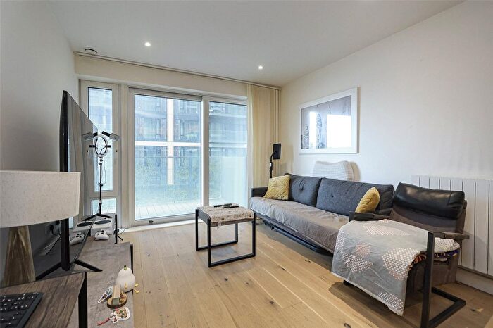 2 Bedroom Flat For Sale In Duke Of Wellington Avenue, Woolwich, SE18
