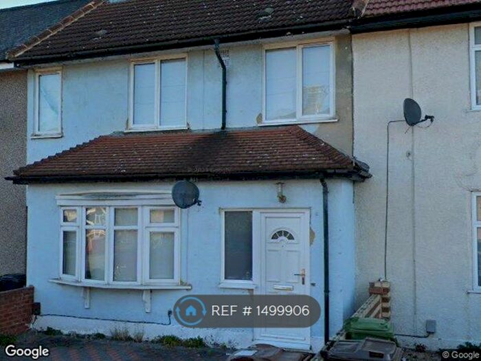 3 Bedroom Terraced House To Rent In Farmway, Dagenham, RM8