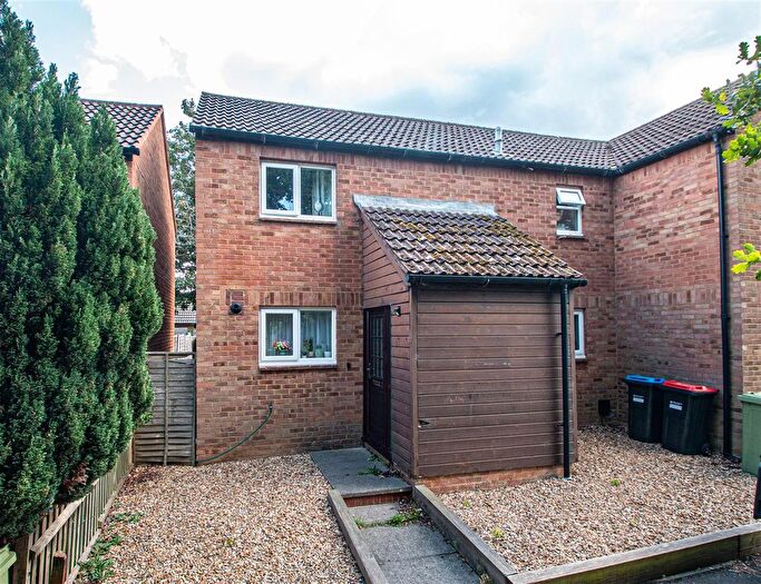3 Bedroom Property To Rent In Sterling Close, Pennyland, Milton Keynes, MK15