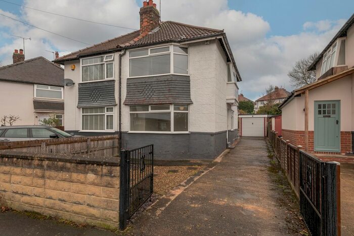 3 Bedroom Semi-Detached House To Rent In Green View, Meanwood, Leeds, LS6