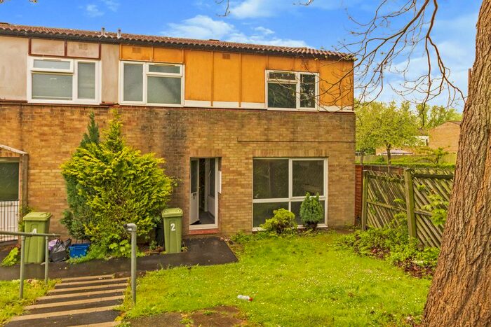 3 Bedroom Semi-Detached House To Rent In Mapledean, Stacey Bushes, MK12