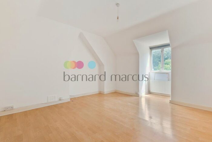 Flat To Rent In Mayfield Road, South Croydon, CR2