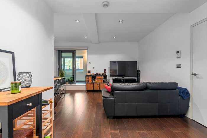 1 Bedroom Flat To Rent In Slingsby Place, London, WC2E