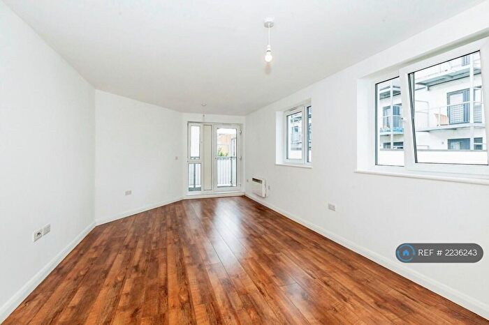 1 Bedroom Flat To Rent In Lyons Way, Slough, SL2