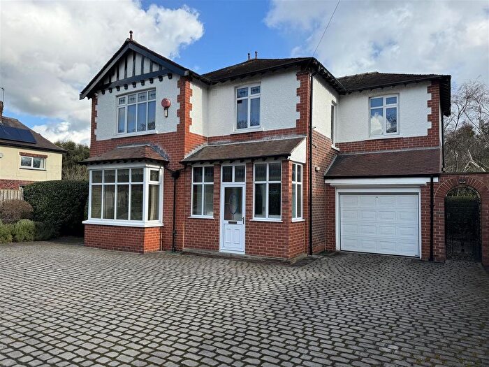 4 Bedroom Detached House To Rent In Aberford Road, Wakefield, WF1