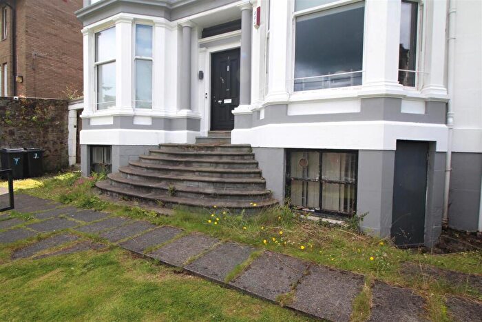 1 Bedroom Flat For Sale In Houston Street, Greenock, PA16