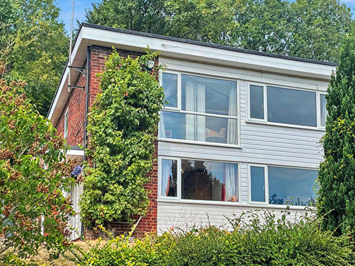 3 Bedroom Semi-Detached House For Sale In Combe Rise - Bed Semi - Quiet Cul-de-sac Location, HP12