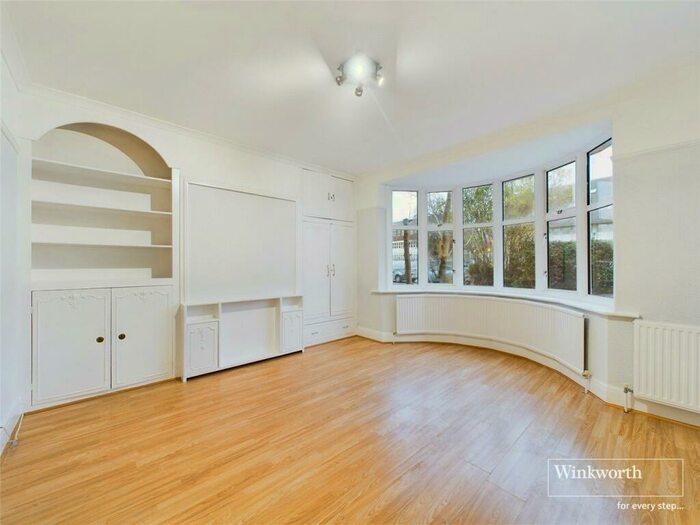 3 Bedroom Apartment To Rent In Denzil Road, London, NW10