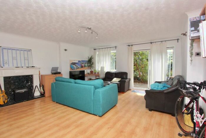 3 Bedroom Terraced House To Rent In Ida Road, Haringey, London, N15