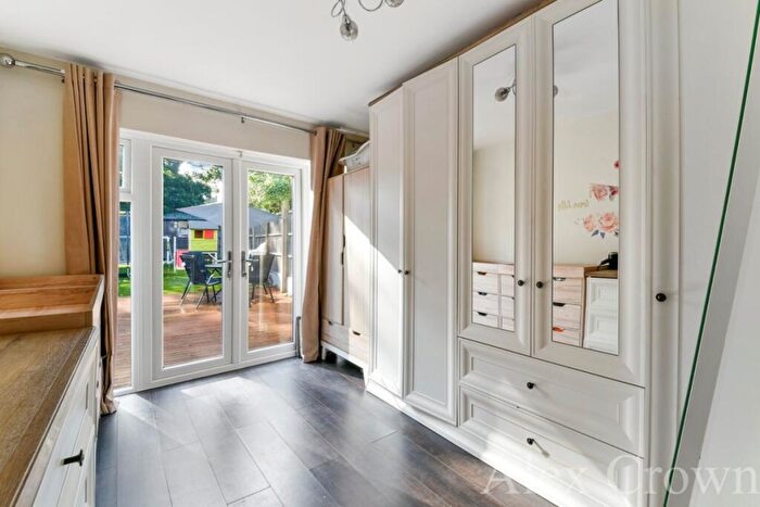 2 Bedroom Flat To Rent In Forest Road, Leytonstone, E11