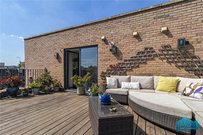 2 Bedroom Apartment For Sale In Canning Crescent, London, N22