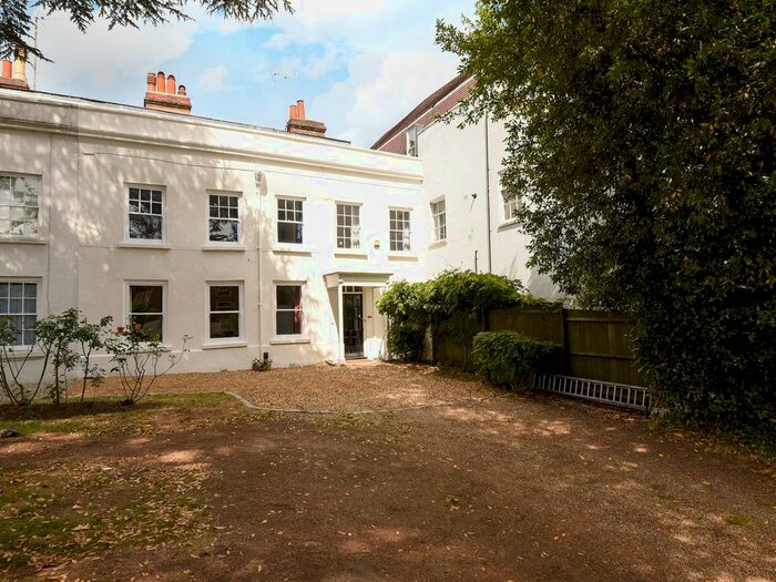 4 Bedroom Semi-Detached House To Rent In Castle Hill, Reading, RG1