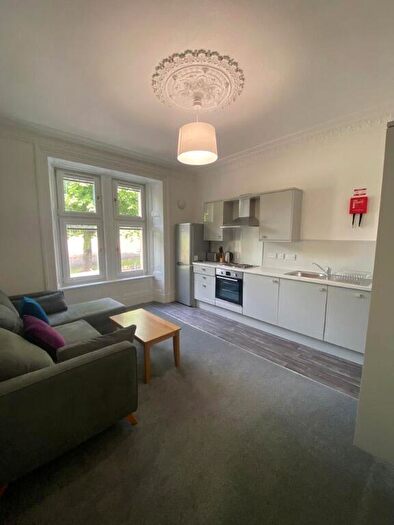 3 Bedroom Flat To Rent In Pitkerro Road, Stobswell, Dundee, DD4