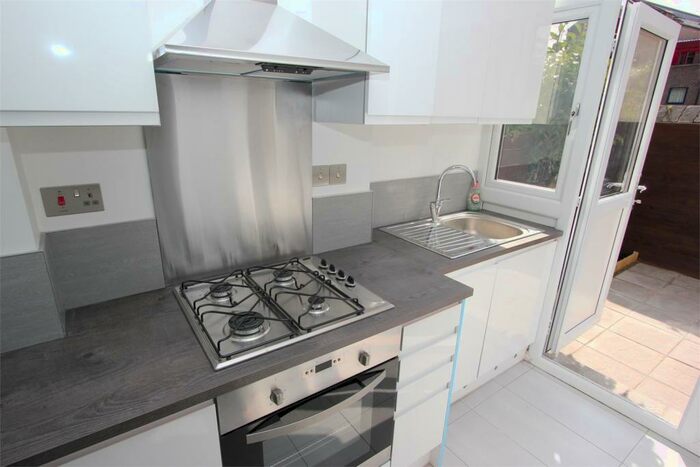 2 Bedroom Apartment To Rent In The Highway, Wapping, London, E1W