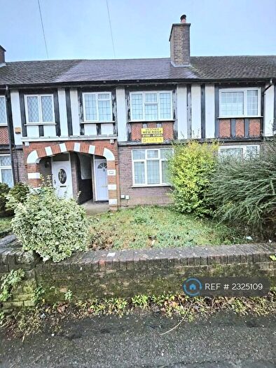3 Bedroom Terraced House To Rent In Limbury Road, Luton, LU3