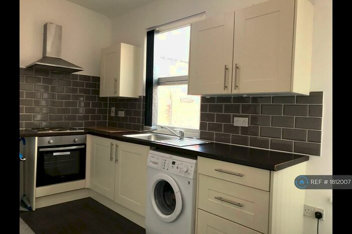 1 Bedroom Flat To Rent In Roundhay Road, Leeds, LS8