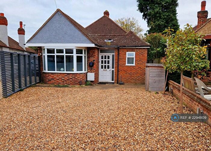 3 Bedroom Bungalow To Rent In Third Close, West Molesey, KT8