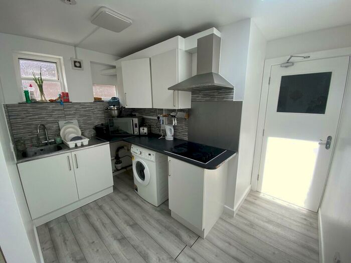 1 Bedroom Flat To Rent In West Street, Bedminster, Bristol, BS3