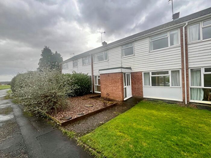 3 Bedroom House To Rent In Rodsley Close, Holme Hall, Chesterfield, S40
