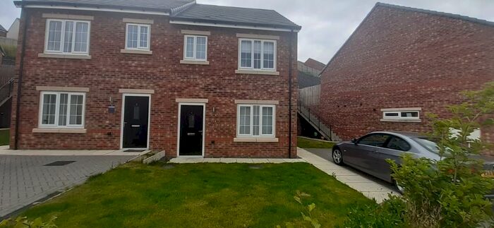 3 Bedroom Semi-Detached House To Rent In Deanbeck Rise, Otley, West Yorkshire, LS21