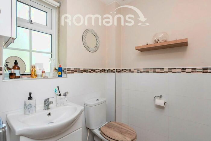1 Bedroom Flat To Rent In Hawkesworth Drive, Bagshot, GU19