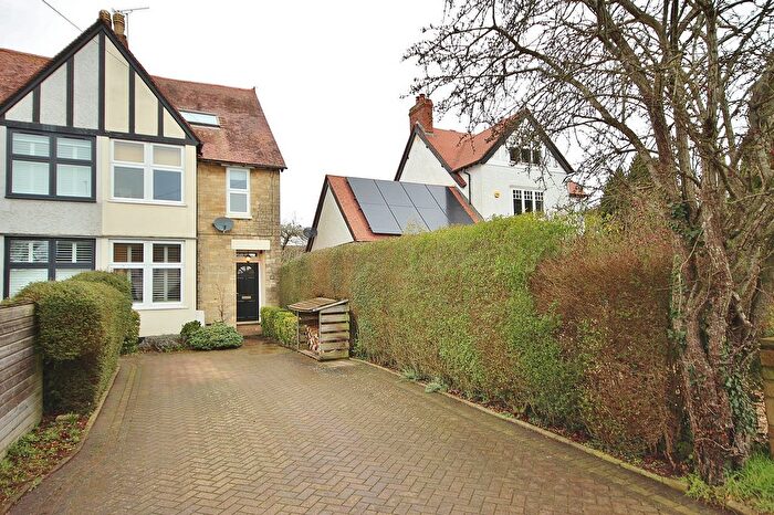 4 Bedroom End Of Terrace House For Sale In Woodstock Road, Witney, OX28