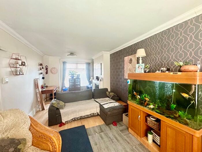 3 Bedroom Terraced House For Sale In Huddleston Road, Grimsby, DN32