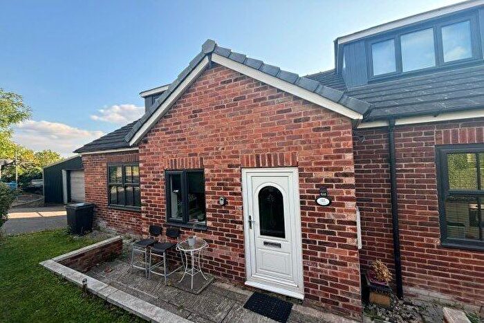 1 Bedroom Flat To Rent In Newbridge Lane, Chesterfield, S41