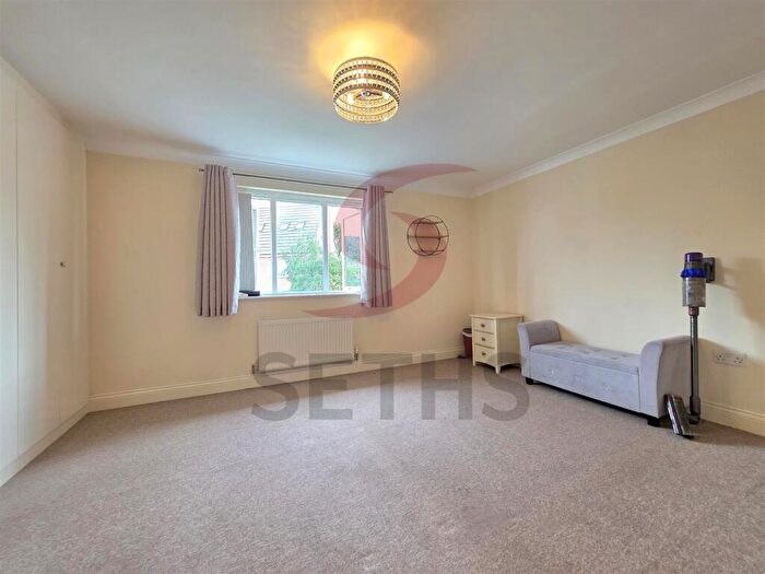 4 Bedroom Terraced House To Rent In Sandhills Avenue, Hamilton, Leicester, LE5