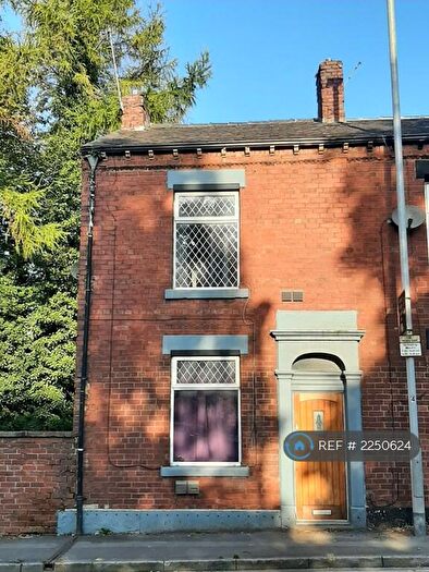 2 Bedroom End Of Terrace House To Rent In Shaw Road, Royton, Oldham, OL2