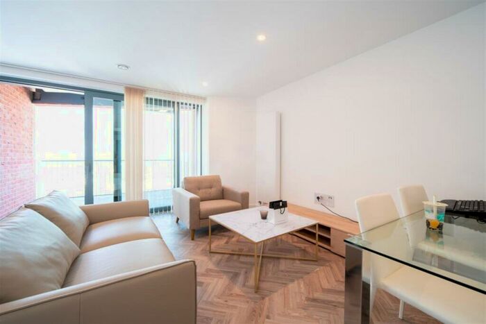 2 Bedroom Apartment To Rent In Skyline Apartments, Makers Yard, E3