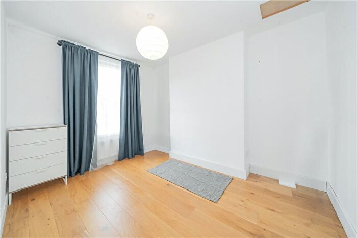 2 Bedroom Apartment To Rent In Grafton Road, London, NW5