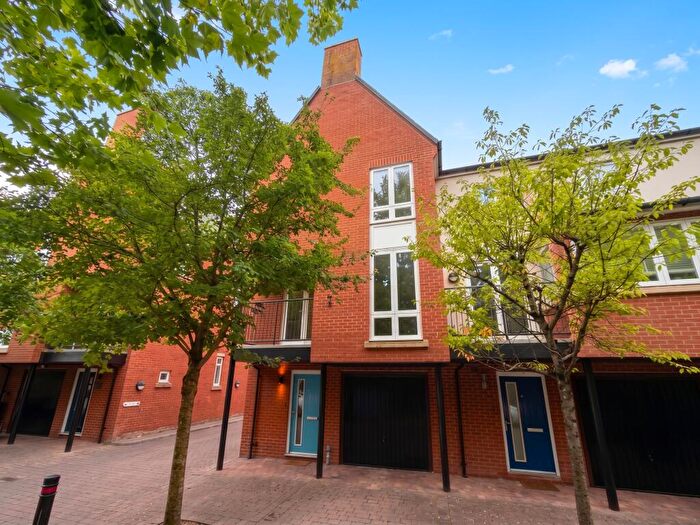 4 Bedroom Town House To Rent In Tanyard Way, BA20