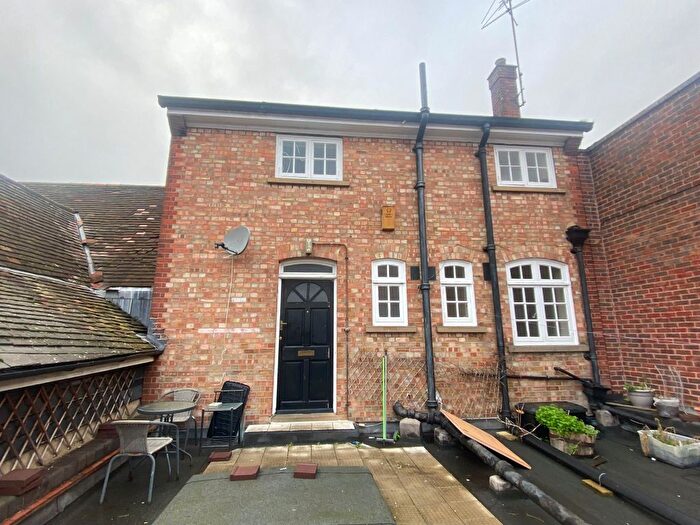 3 Bedroom Maisonette To Rent In High Street, Hoddesdon, EN11