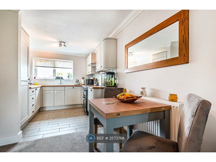 2 Bedroom Flat To Rent In Bridge Place, Cattawade, Manningtree, CO11