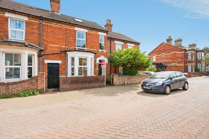 3 Bedroom Terraced House For Sale In Stanley Street, Bedford, MK41