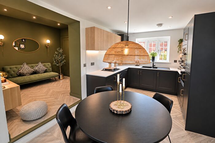 3 Bedroom Detached House For Sale In Flanders Way, Brackley, NN13