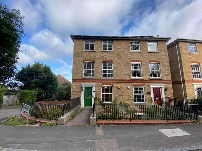 5 Bedroom Semi-Detached House To Rent In Borstal Road, Rochester, Kent, ME1