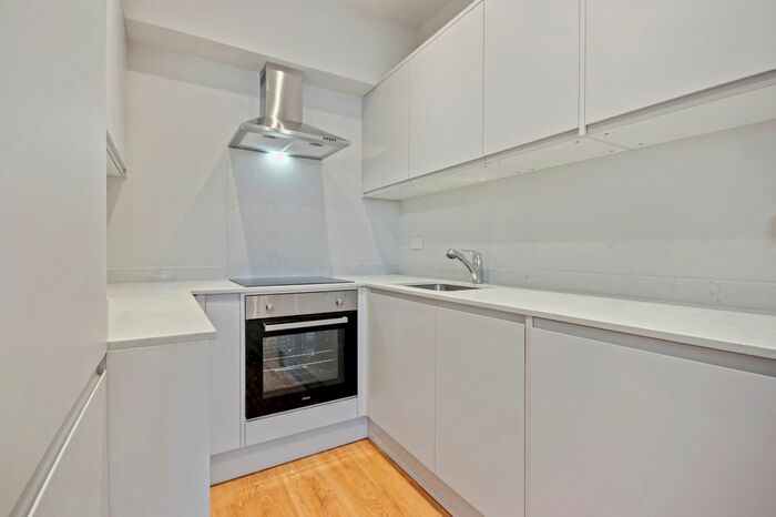 2 Bedroom Flat To Rent In Tandon House, Park Lane, Croydon, Surrey, CR0