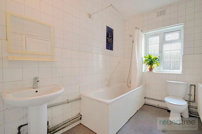 1 Bedroom Flat For Sale In Burnham Court, Brent Street, NW4