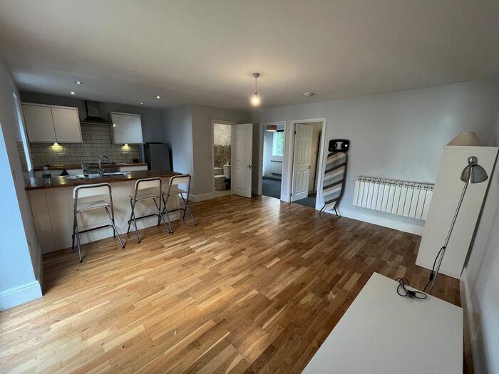 2 Bedroom Flat To Rent In Newton Road, Leeds, LS7