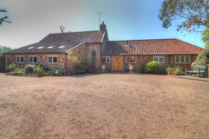 4 Bedroom Character Property For Sale In Lower Road, Castle Rising, PE31