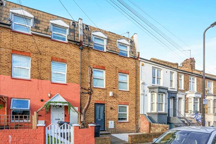 4 Bedroom House To Rent In Glyn Road, Lower Clapton, E5