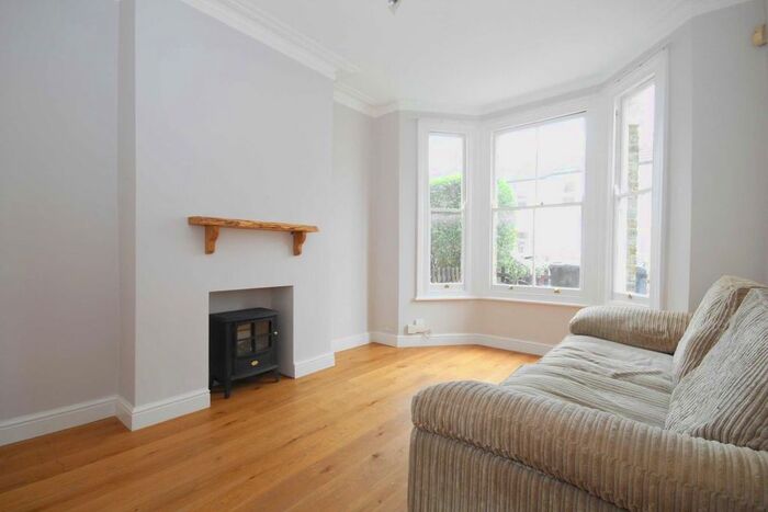 1 Bedroom Flat To Rent In Petersfield Road, London, W3