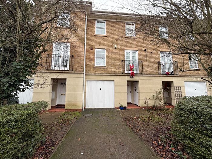 4 Bedroom House To Rent In Scholars Court, Northampton, NN1