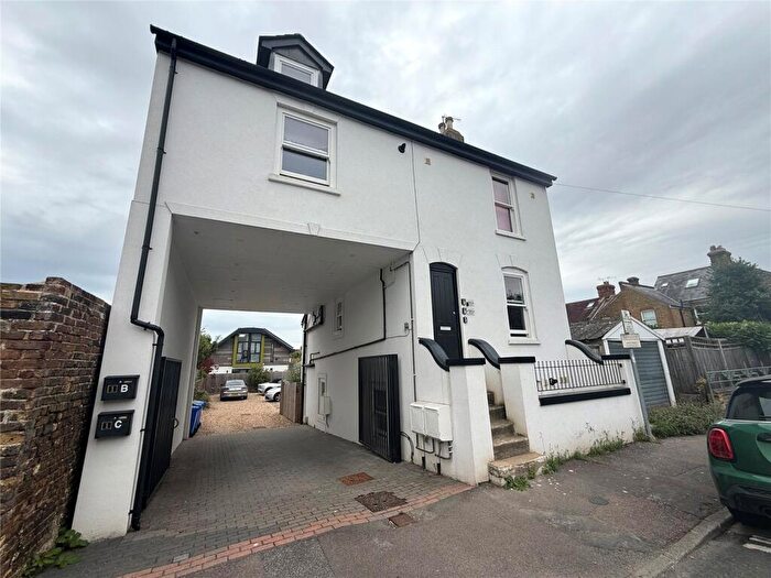 2 Bedroom Apartment For Sale In Saxon Road, Faversham, Kent, ME13