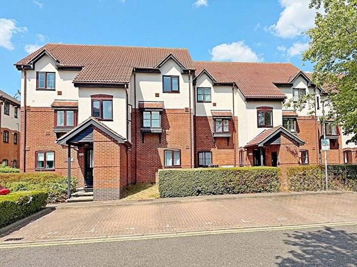 1 Bedroom Flat To Rent In Harlington, Hayes, UB3